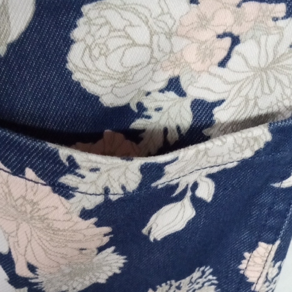 Faded Glory Blue and Cream Cropped Floral Jeggings - Picture 5 of 7